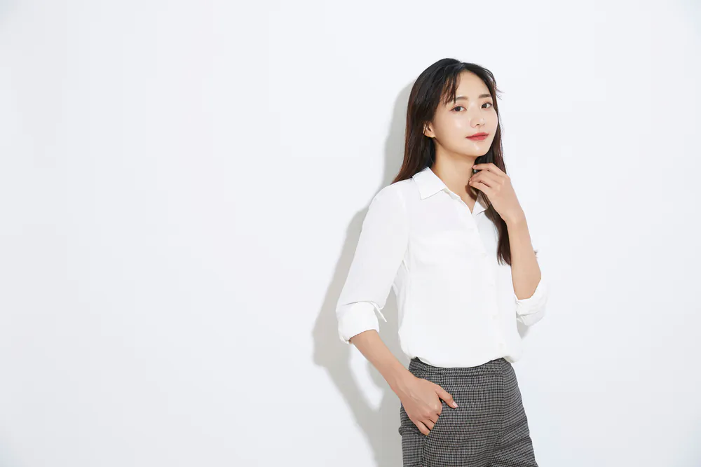 女性が足を組むのは脈ありのサイン？心理について知ってみよう